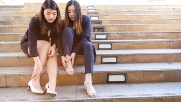 Tumit Sering Nyeri Setelah Menggunakan High Heels? Lakukan Hal Ini untuk Meredakannya image