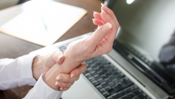 Terlalu Lama Menggunakan Keyboard Dapat Menyebabkan Penyakit Ini image